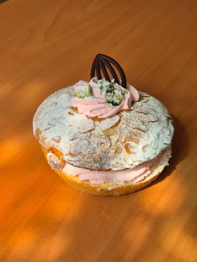 Bienenstich aardbeien gebakje (VANAF 31/03!!)